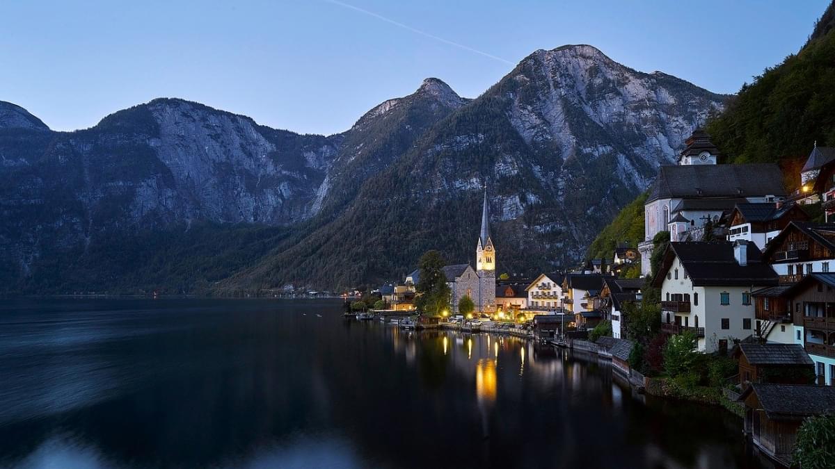 hallstatt church lake in austria