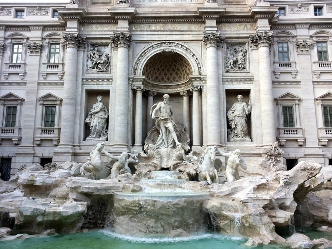 rome trevi fountain panorama