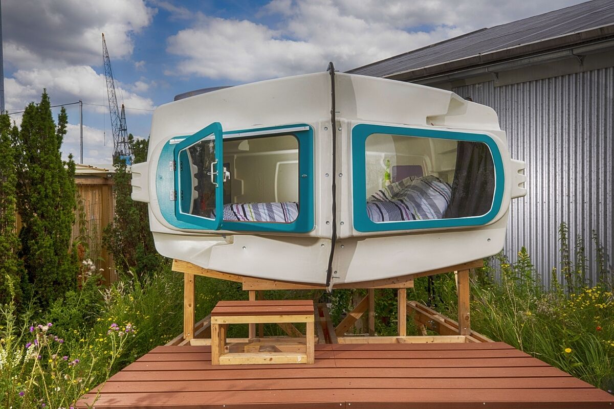 A camping from another planet: the recycled capsules of Holland to spend a different night - a spaceship has landed in the city of... | Hotel