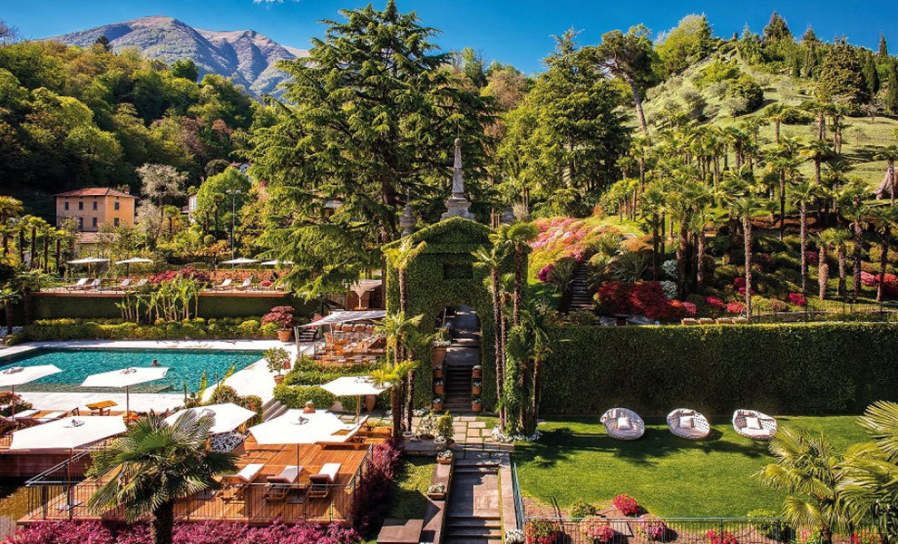 The pool overlooks the Alpine mountain ranges.