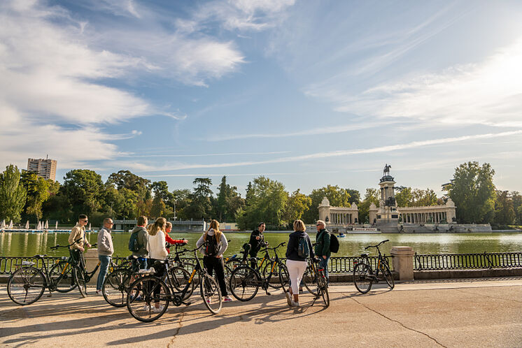 Tourists cycling in the Great Pond of Retiro (Madrid).