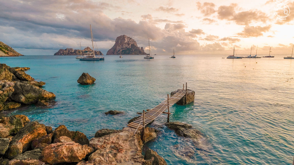 32 Beaches and coves of IBIZA: map, photos and comparative table