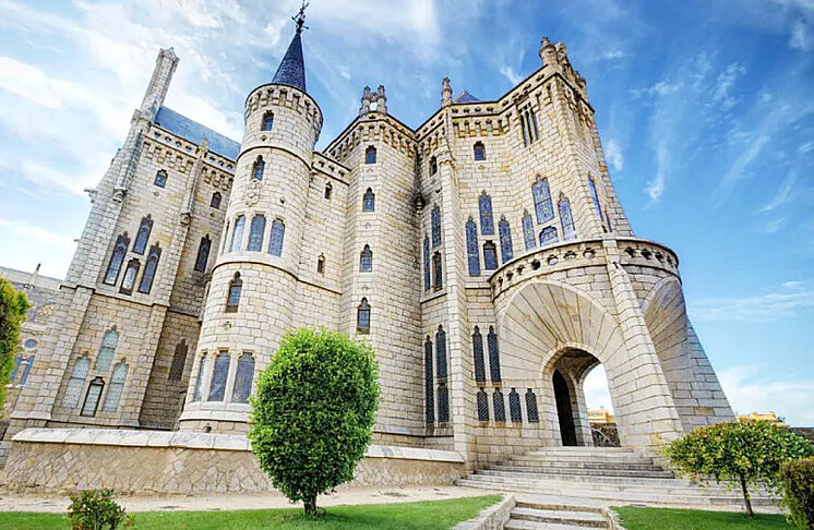 Exterior of the Palace of Astorga (Le