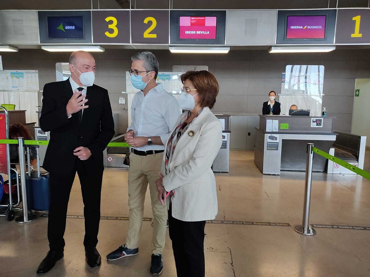 Castellón airport brings together more than 50 tourism companies in the promotion of its new route to Seville